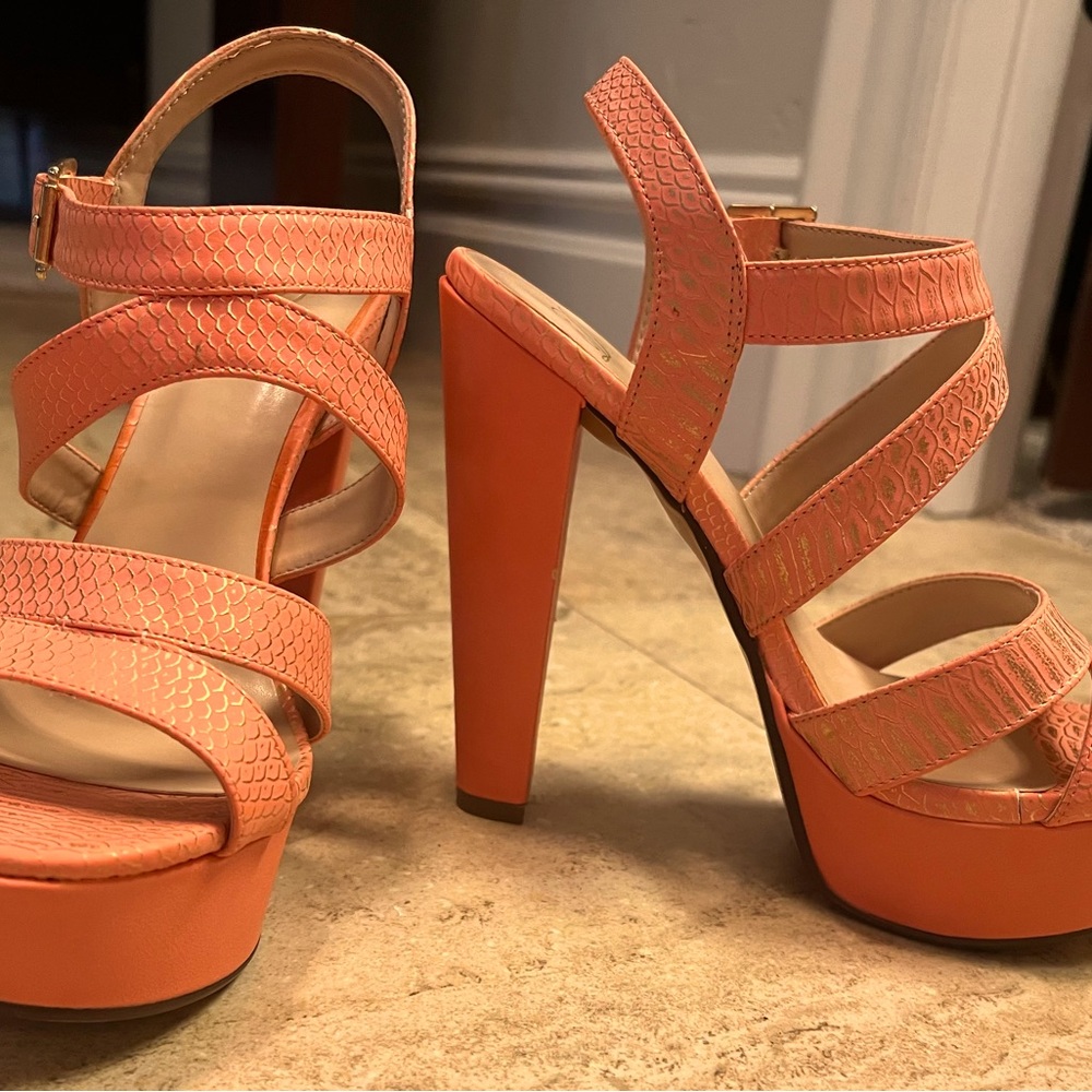Heart in D Snakeskin Coral Platform Heels Size 9